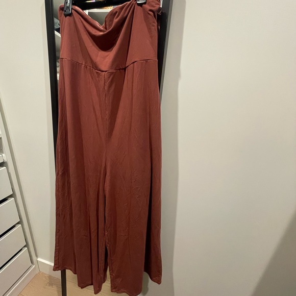 Hatch The Bump wide leg jumpsuit Size L 

Holds up chest really nicely - Picture 2 of 3